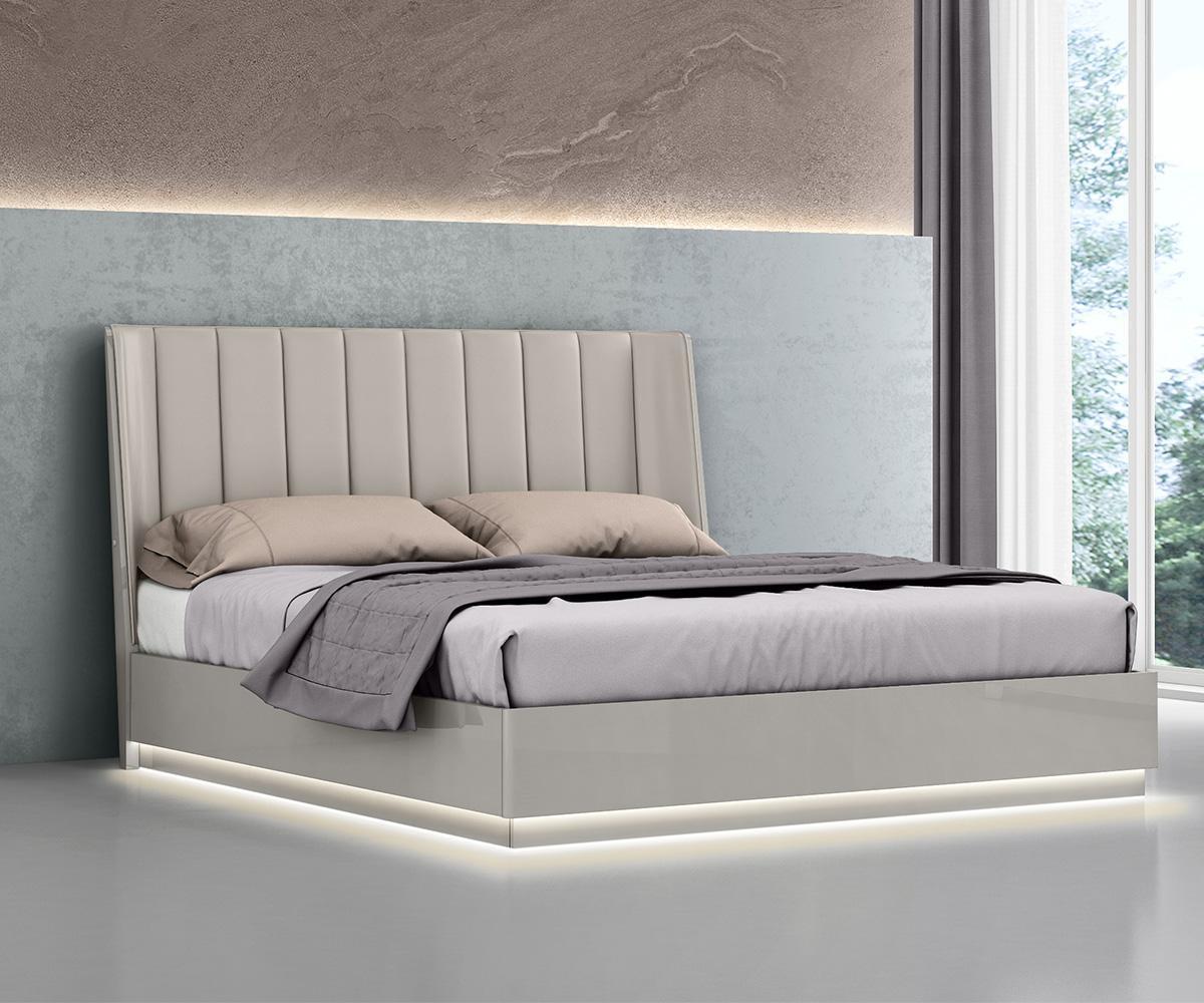 Chrisley Bed  King/ Queen SB39QBKB