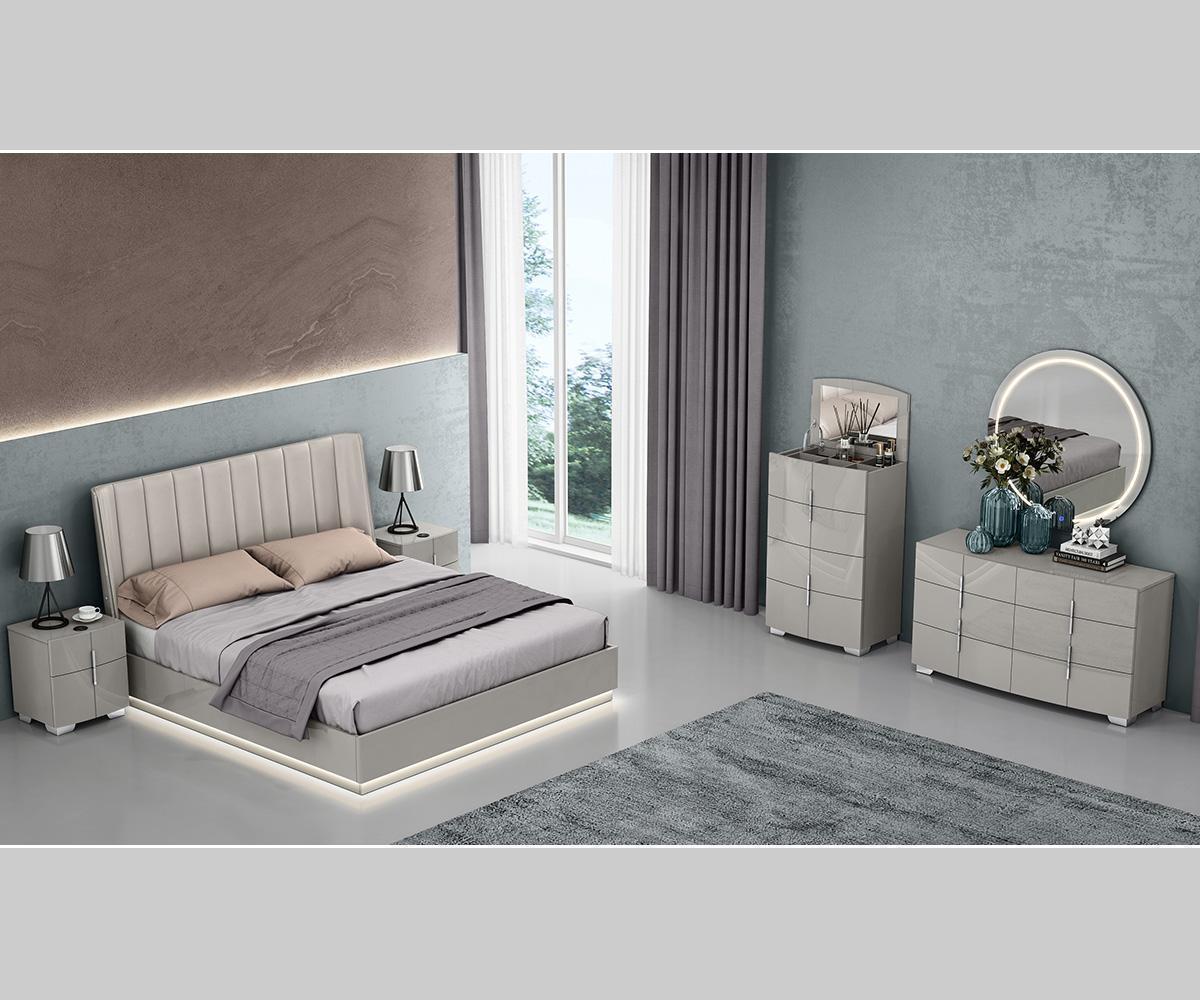 Chrisley Bed  King/ Queen SB39QBKB