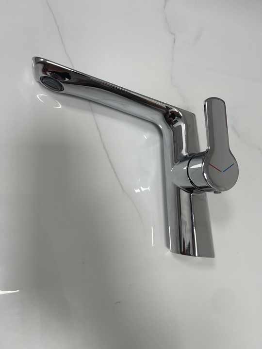 Modern Luxury White Brass Bathroom Faucet Hot and Cold Basin Mixer for Hotels and Luxury Bathrooms (Copy)